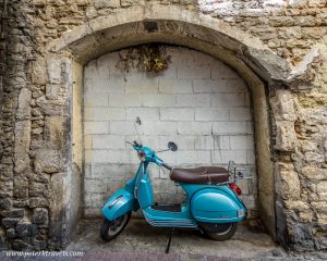 Scooter, Nimes.